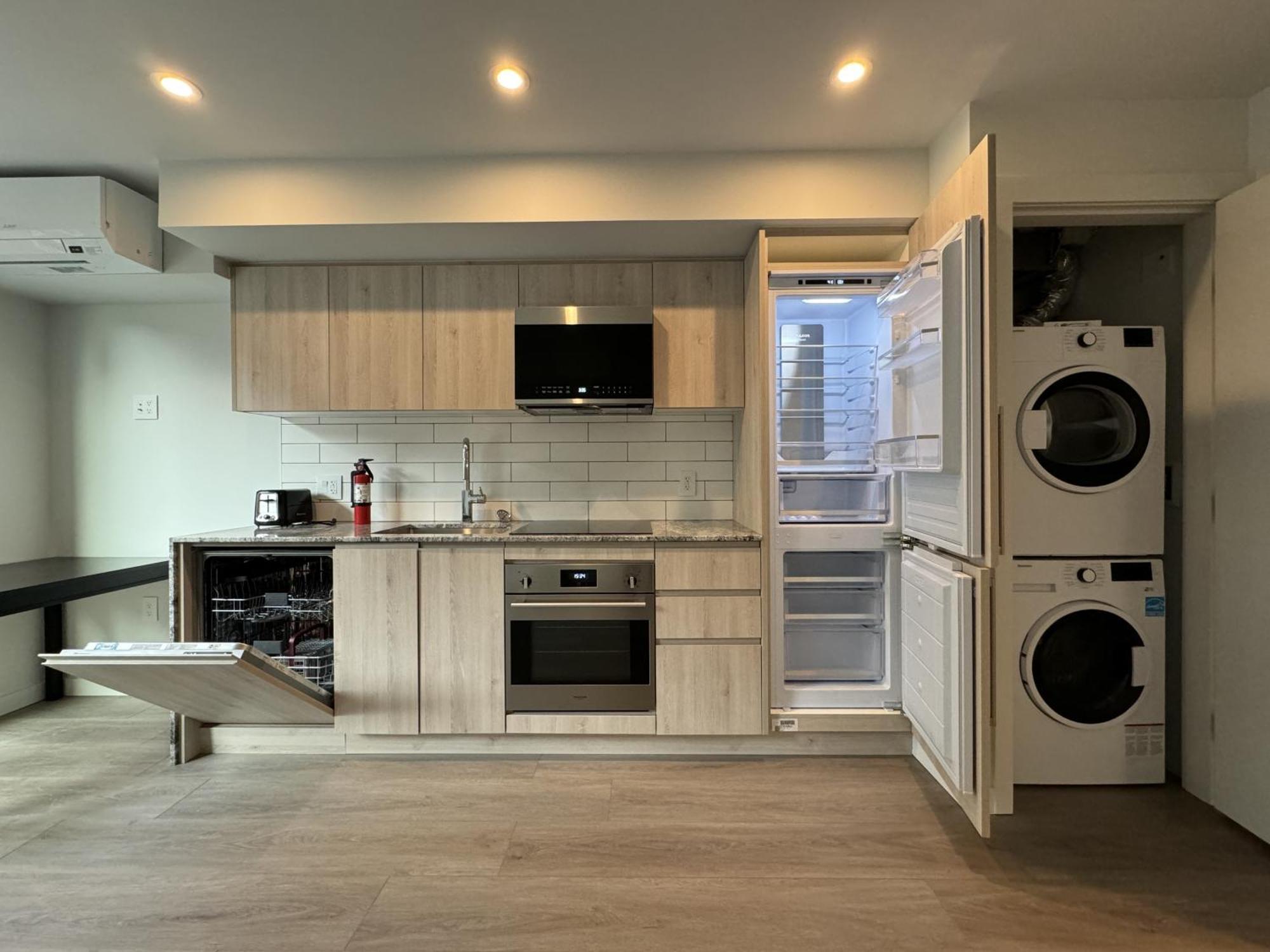 Downtown Center Silverstone Tower I And II Long-Term Booking Only Your Second Home In Ванкувър Екстериор снимка