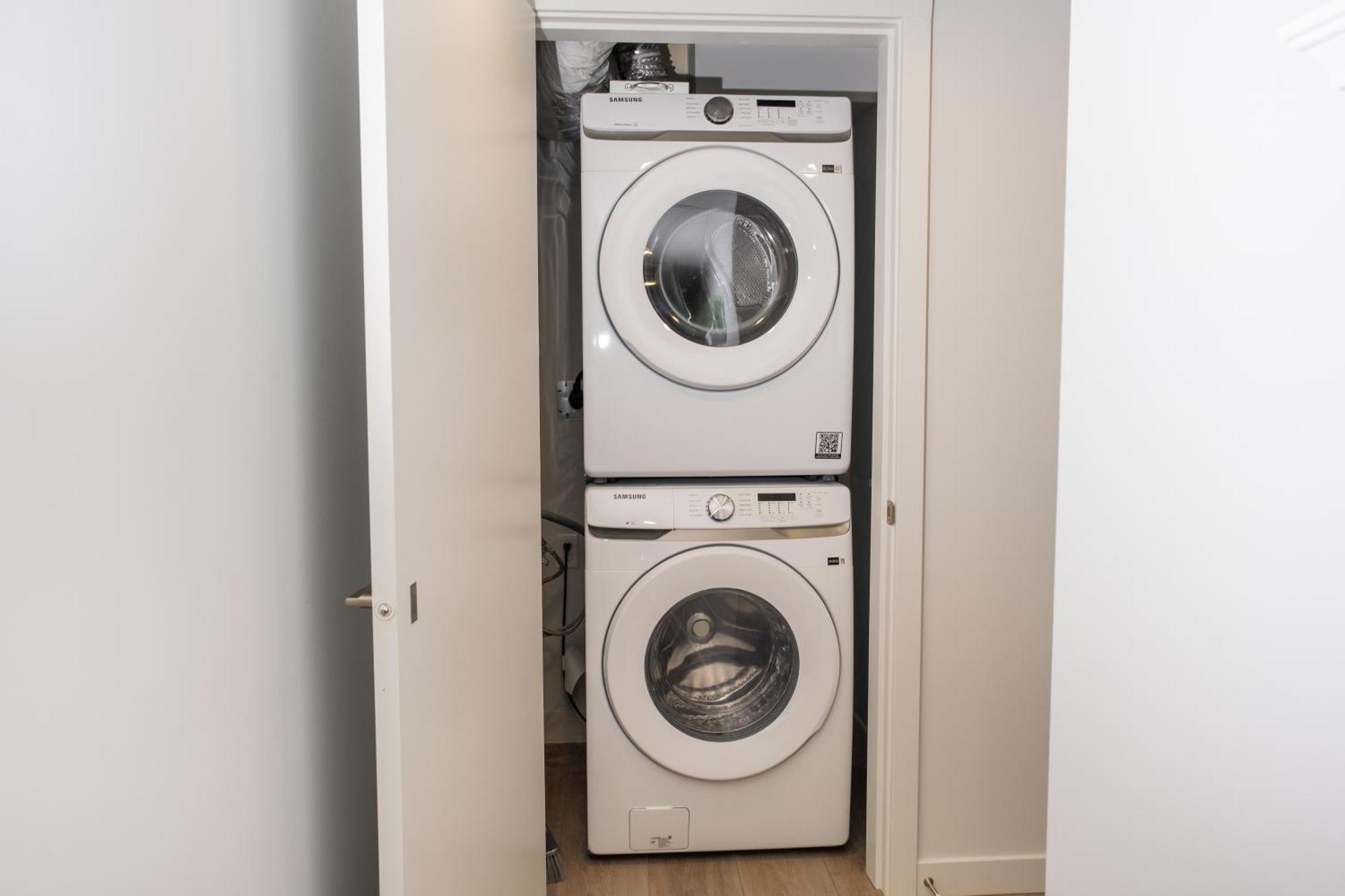 Downtown Center Silverstone Tower I And II Long-Term Booking Only Your Second Home In Ванкувър Екстериор снимка