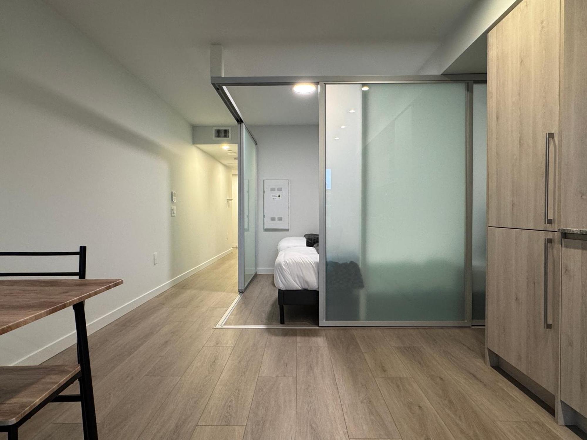 Downtown Center Silverstone Tower I And II Long-Term Booking Only Your Second Home In Ванкувър Екстериор снимка
