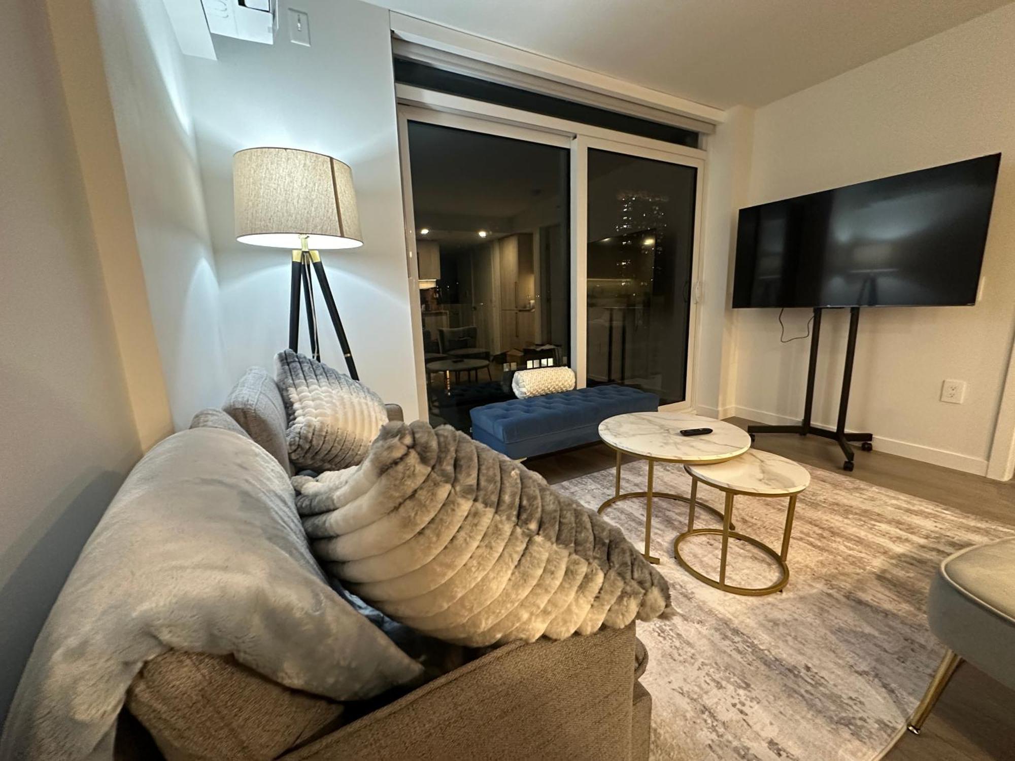 Downtown Center Silverstone Tower I And II Long-Term Booking Only Your Second Home In Ванкувър Екстериор снимка